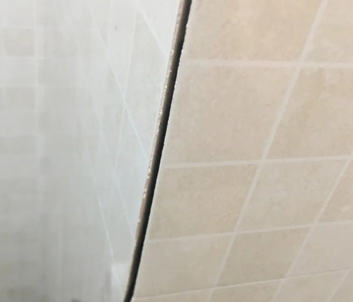 商洛市瓷砖空鼓维修公司分享阳台瓷砖脱落的修复过程可以分为以下几个步骤